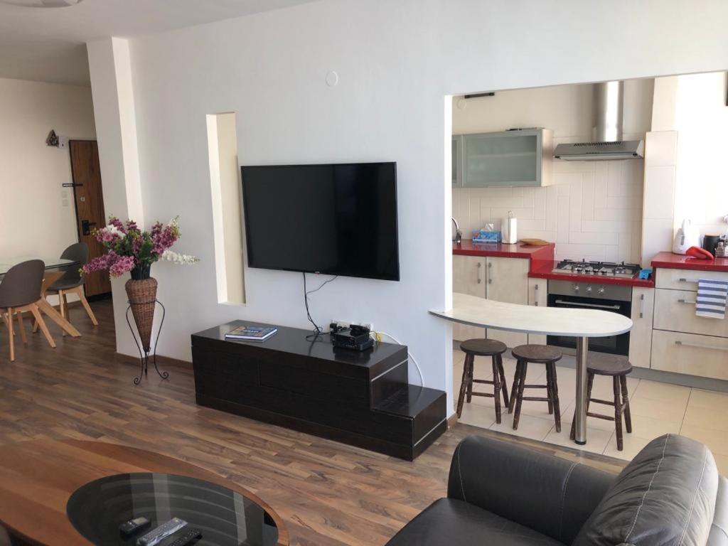Sky Home Apartment Jabotinsky 8 بات يام المظهر الخارجي الصورة